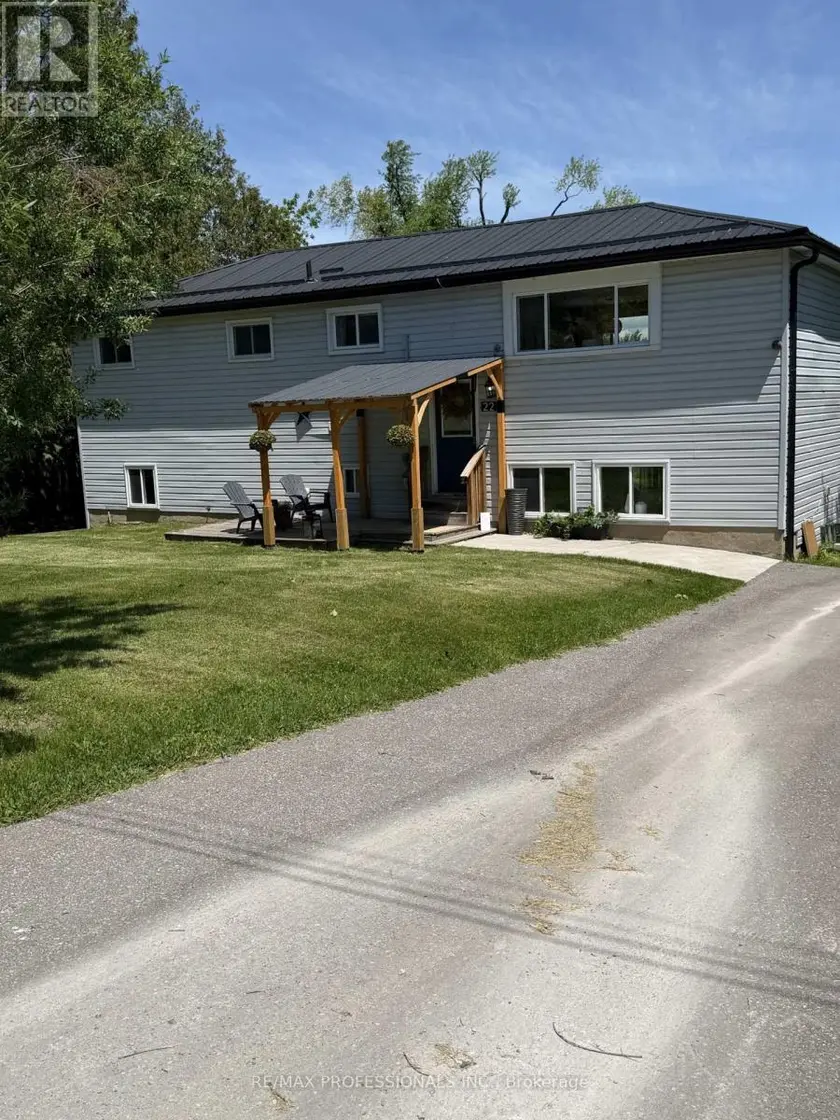 Detached at 22 LAWRENCE STREET N, Kawartha Lakes