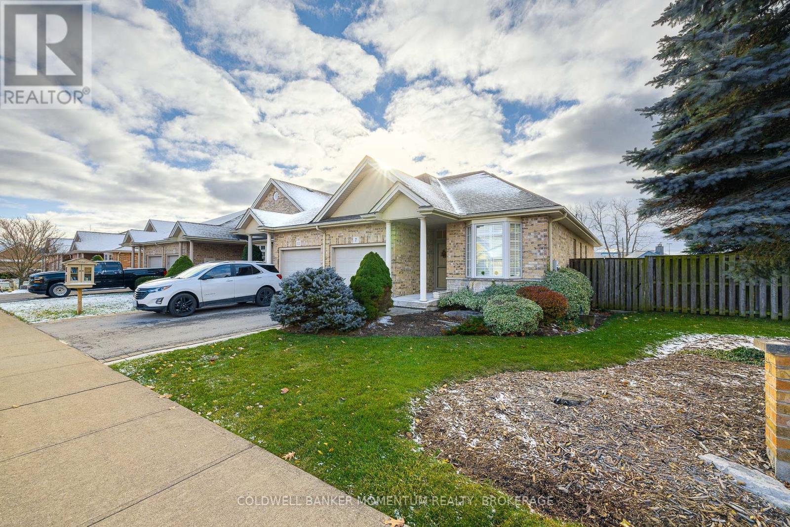 Townhouse at 7 WILLOWLANDING COURT, Welland (N. Welland)