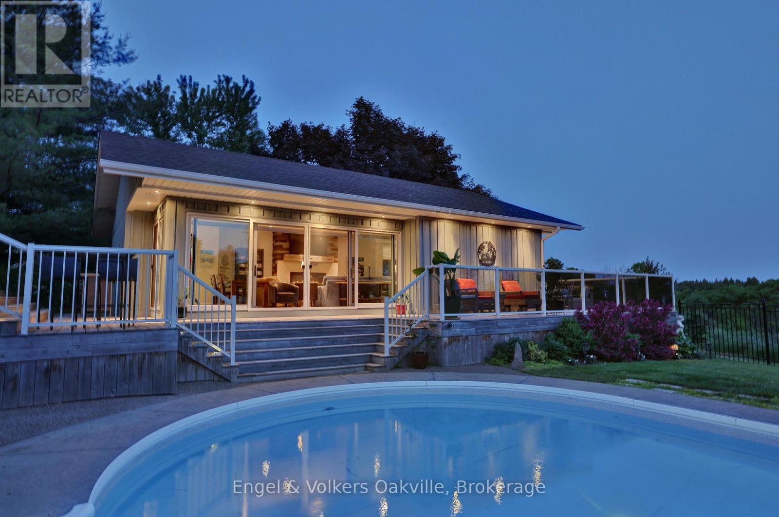 Detached at 330 MOUNTSBERG ROAD, Hamilton