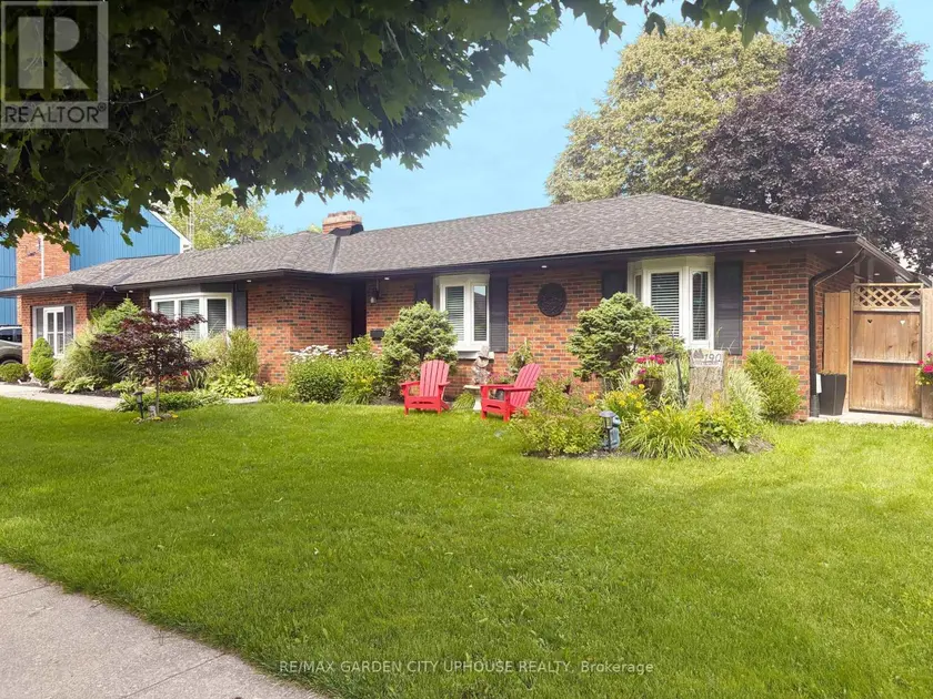 Detached at 190 FIRST STREET LOUTH STREET, St. Catharines