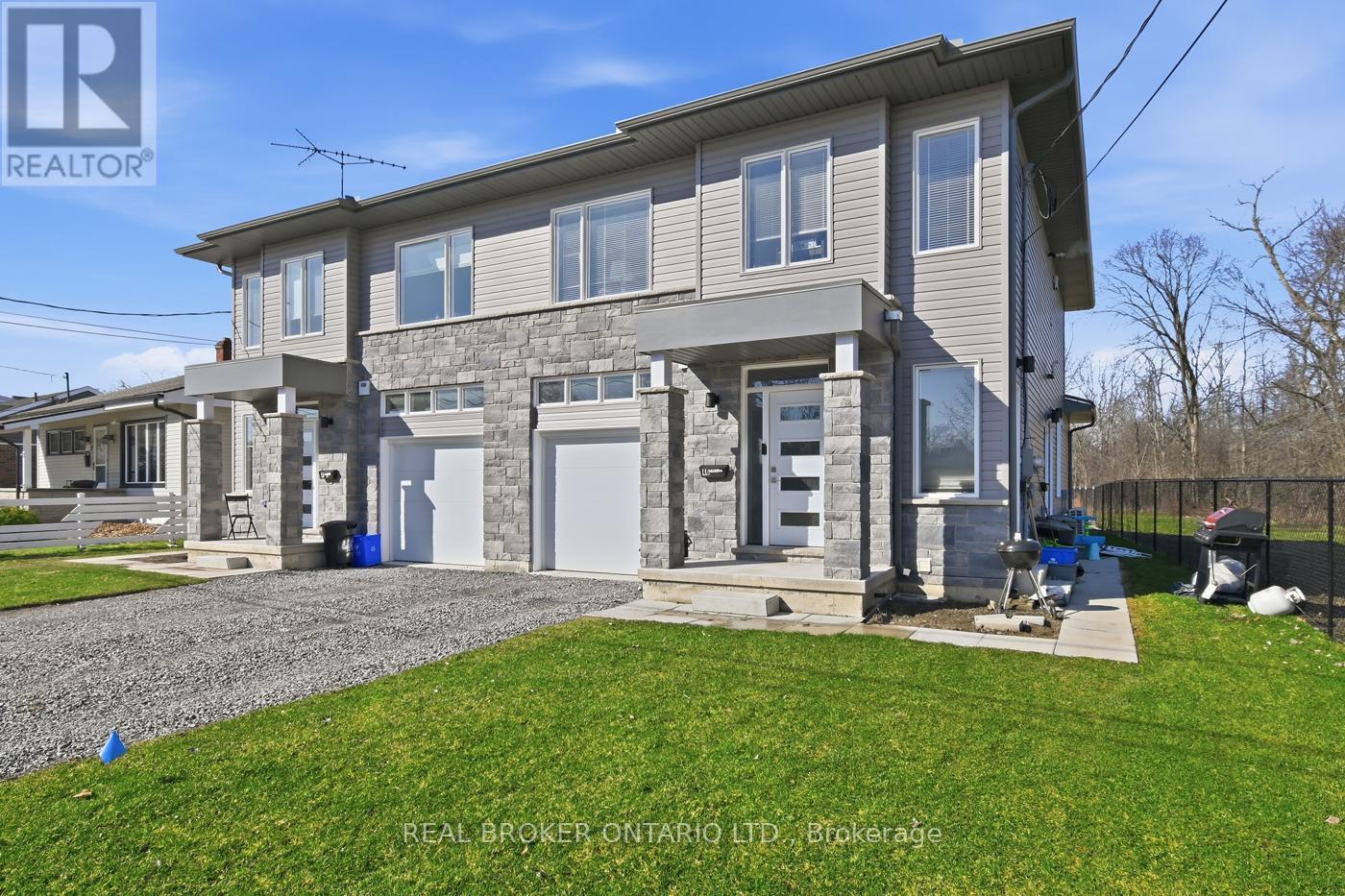 Multiplex at 46 PIETZ AVENUE, Welland (Broadway)