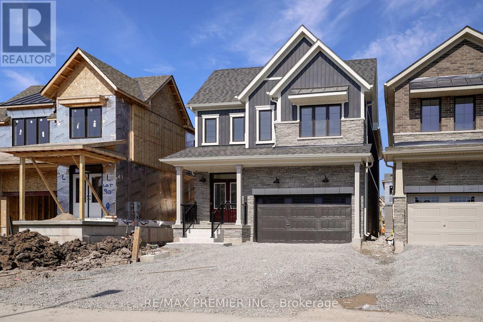 Detached at 28 DOWNRIVER DRIVE, Welland (Dain City)