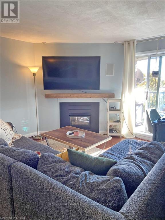 Apartment at 325 - 2230 TRAFALGAR STREET, London