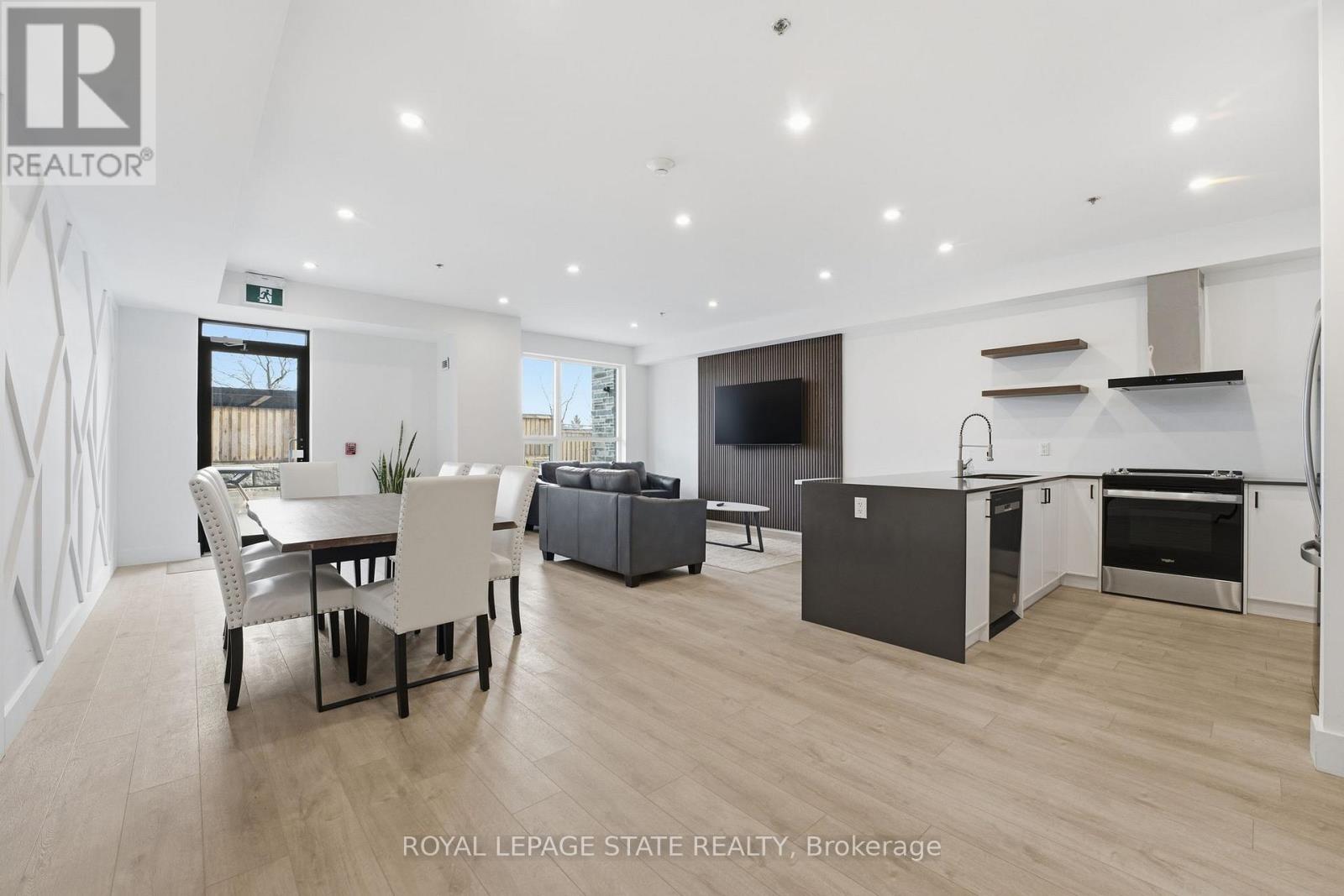 Apartment at 203 - 120 SPRINGVALLEY CRESCENT, Hamilton