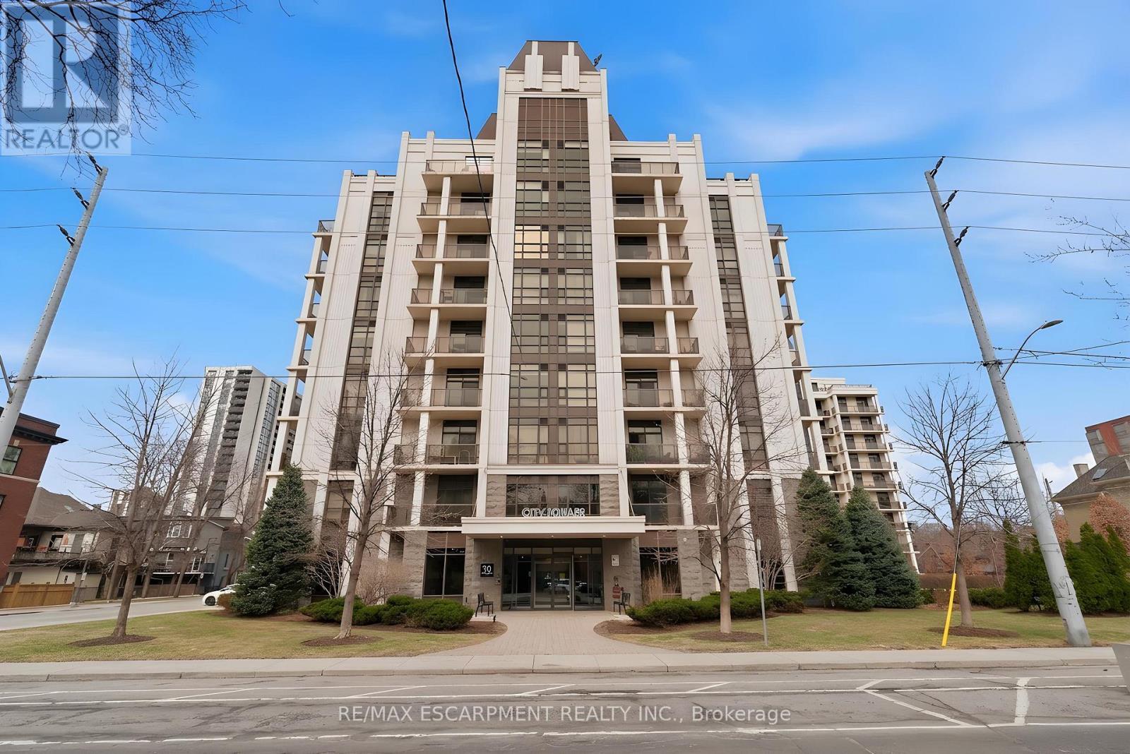 Apartment at PH1 - 90 CHARLTON AVENUE W, Hamilton (Durand)