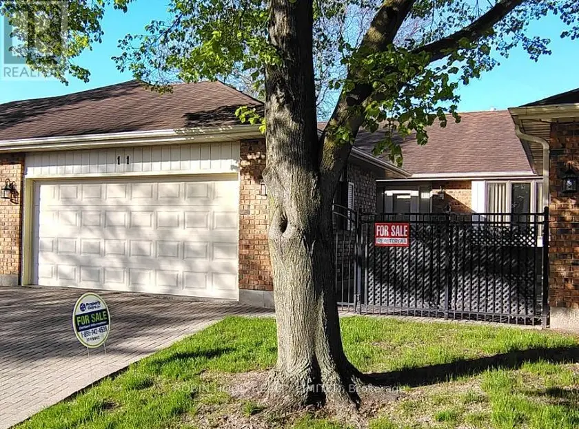 Townhouse at UNIT 11 - 21 EARL DRIVE, Chatham-Kent