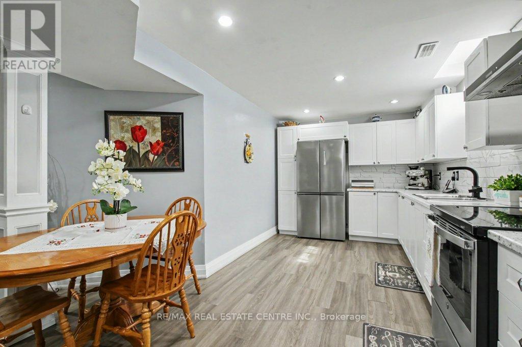 Detached at 284 NORMANHURST AVENUE, Hamilton