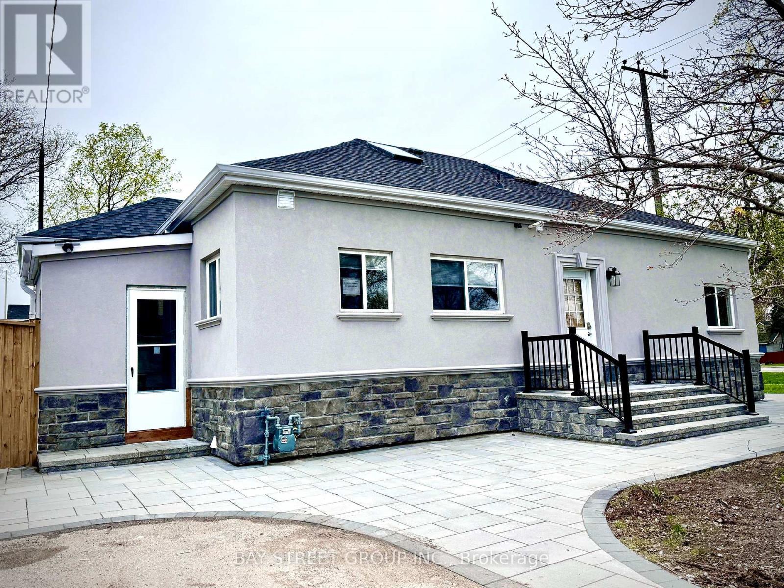 Semi-Detached/Link at 101 - 831 BEACH BOULEVARD, Hamilton (Hamilton Beach)