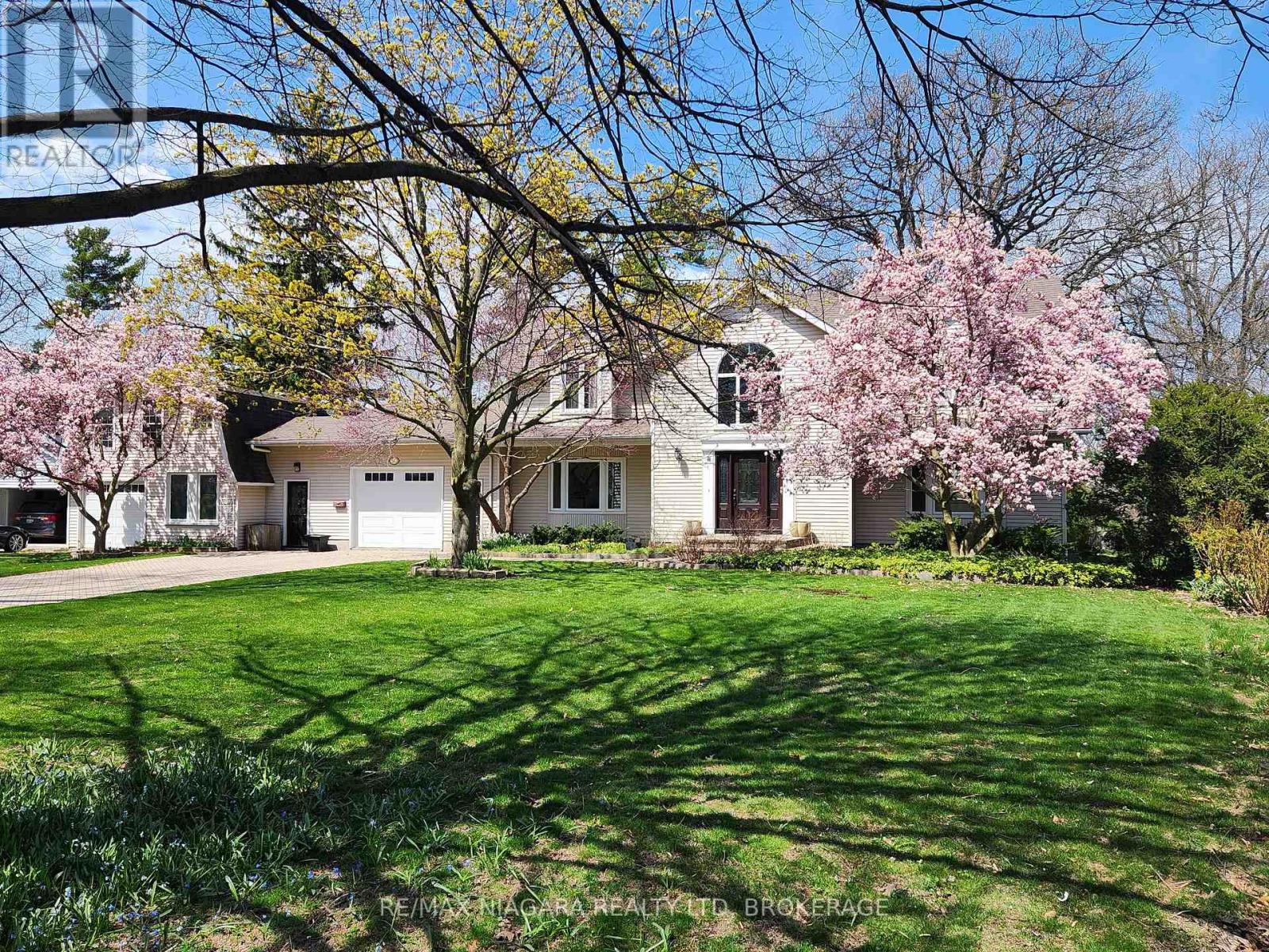 Detached at 50 HENLEY DRIVE, St. Catharines (Martindale Pond)