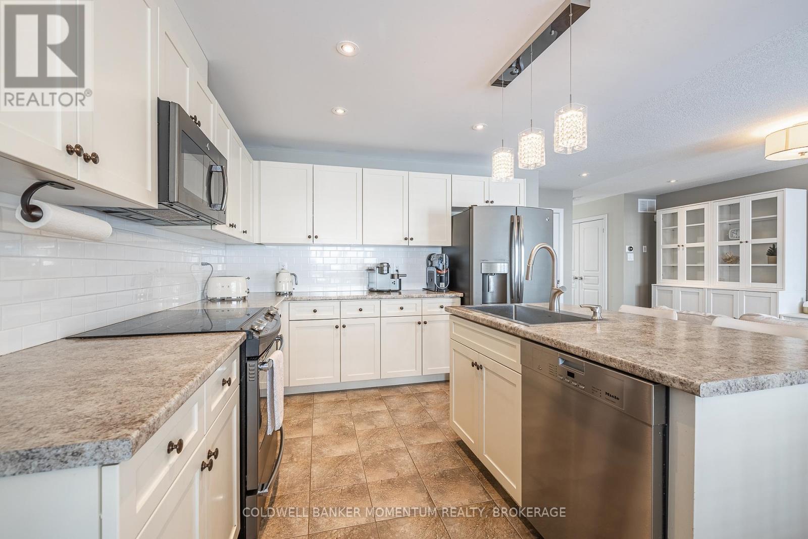 Detached at 19 KENMAR COURT, St. Catharines