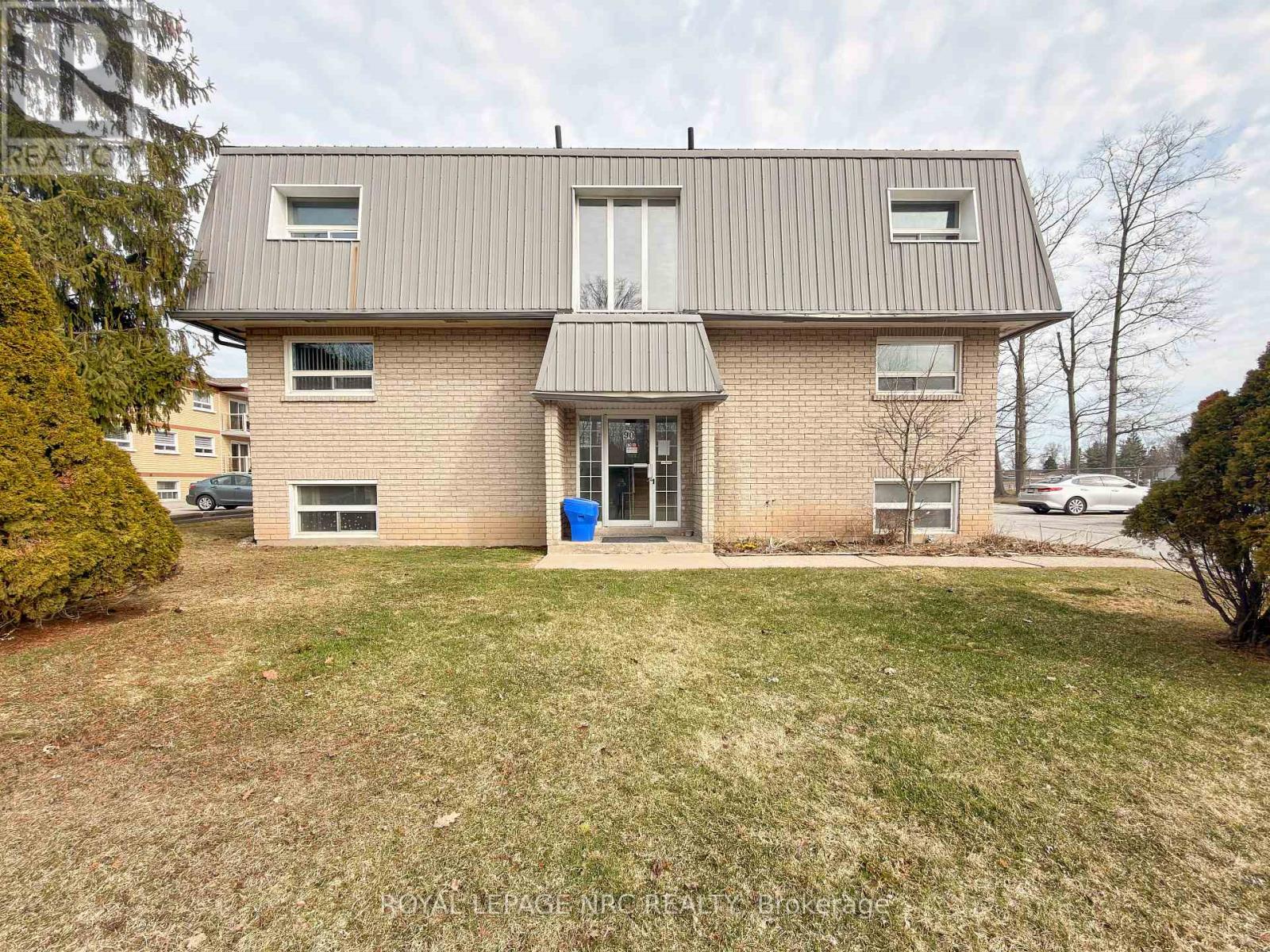 Multiplex at 7 - 90 WOODLAWN ROAD, Welland (N. Welland)