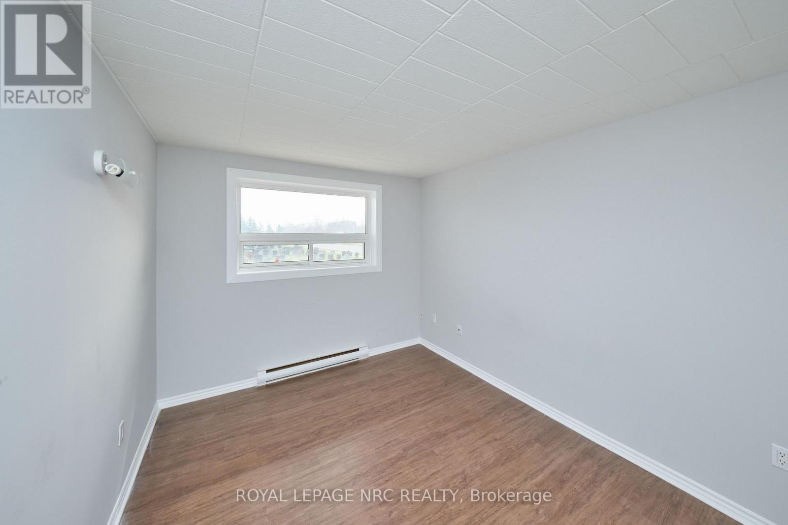 Multiplex at 7 - 90 WOODLAWN ROAD, Welland