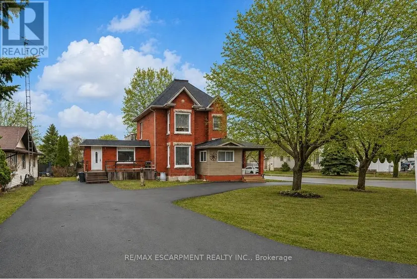 Detached at 287 MAIN STREET E, Grimsby
