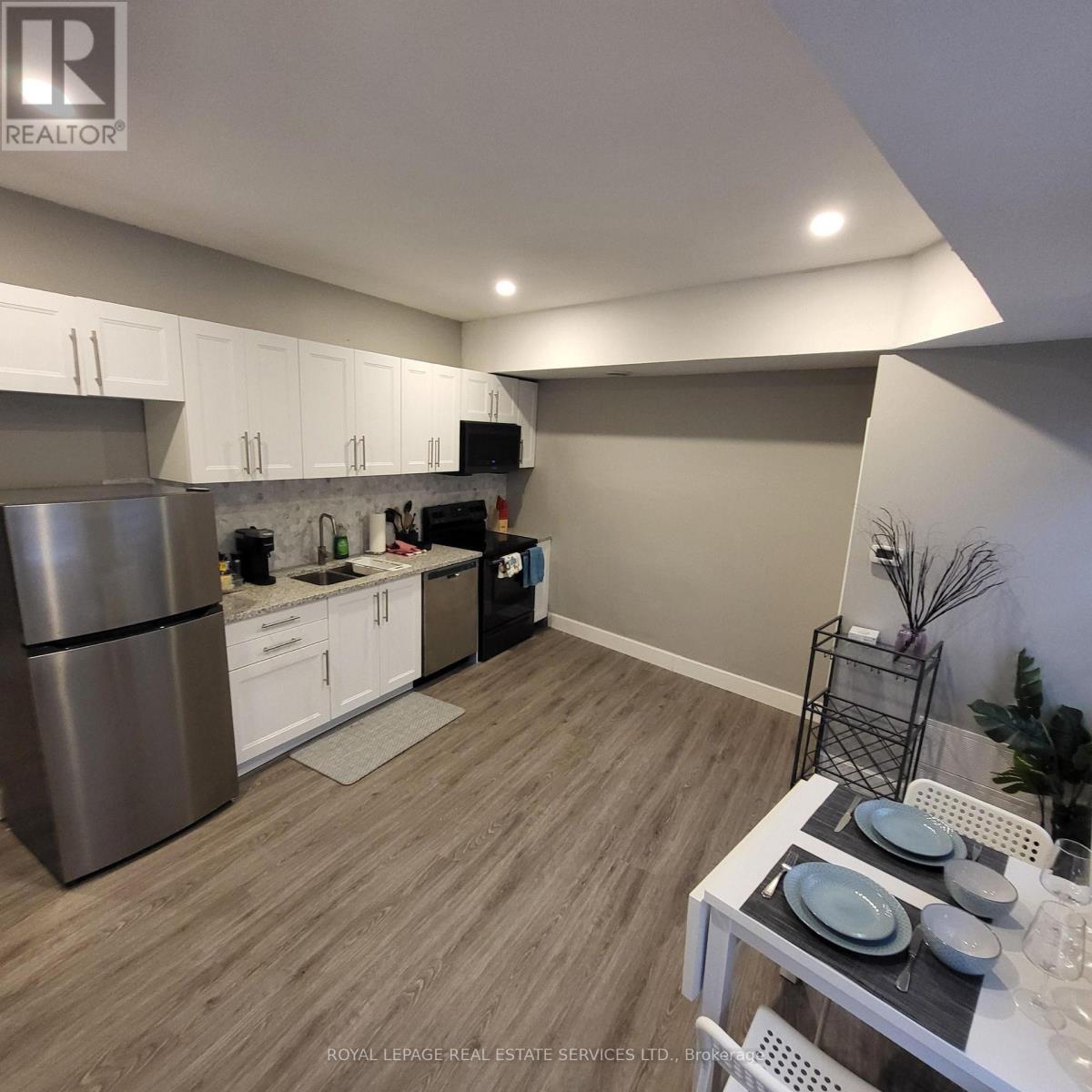 Detached at 3 - 169 EAST MAIN STREET, Welland (Welland Downtown)