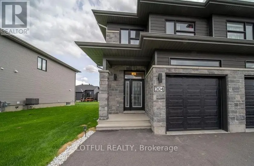 Semi-Detached/Link at 304 BELFORT STREET, Russell
