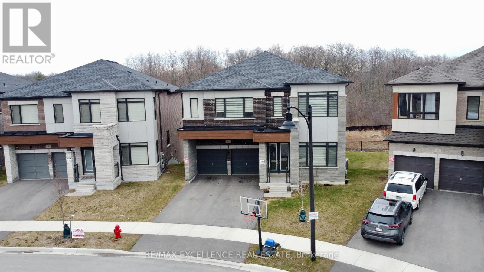 Detached at 42 CATTAIL CRESCENT N, Hamilton (Waterdown)