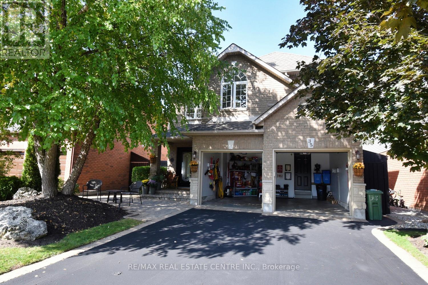 Detached at 35 ERINGATE DRIVE, Hamilton