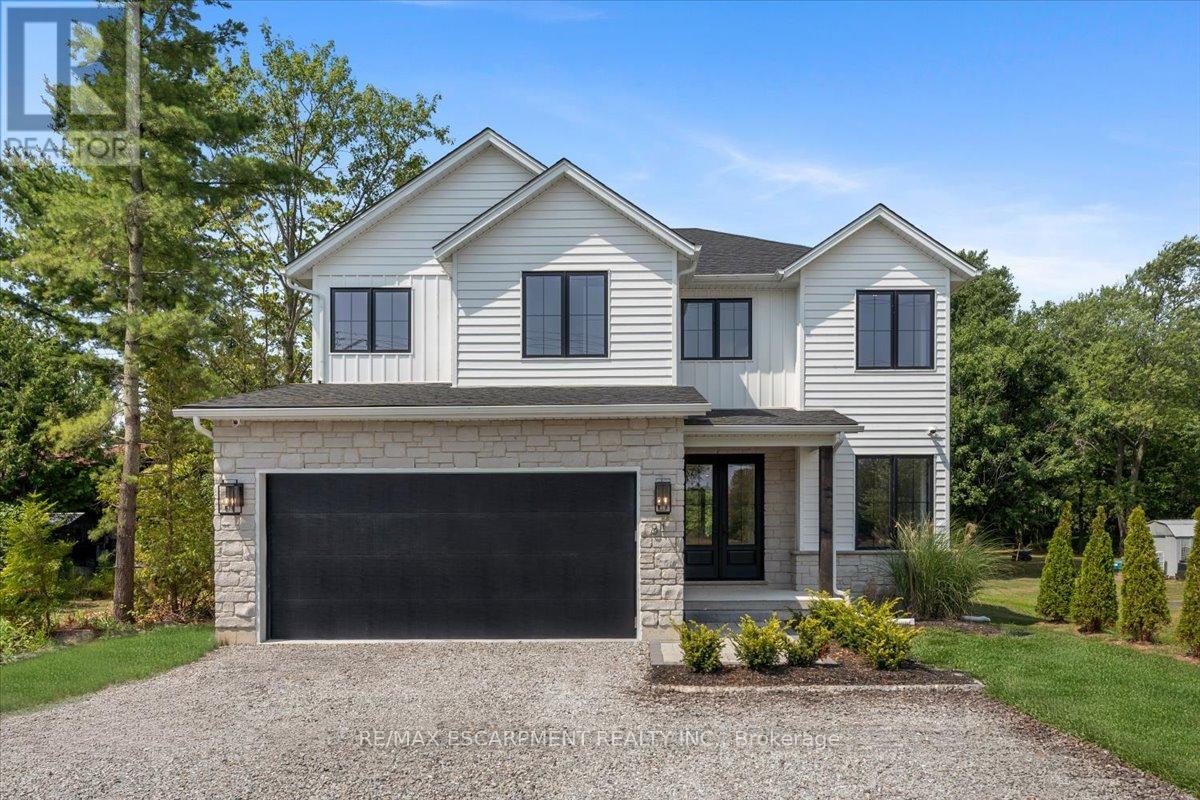 Multiplex at 81 DOANS RIDGE ROAD, Welland (Cooks Mills)