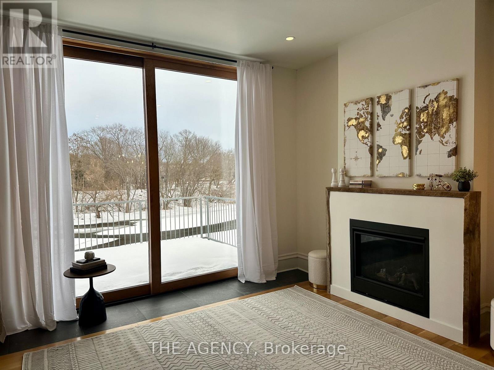 Townhouse at 73 GRAND RIVER STREET N, Brant (Paris)