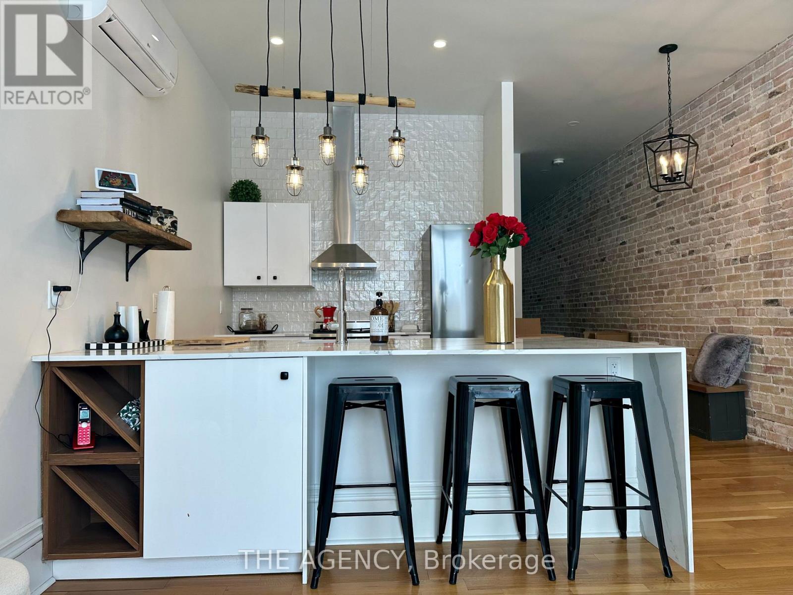 Townhouse at 73 GRAND RIVER STREET N, Brant