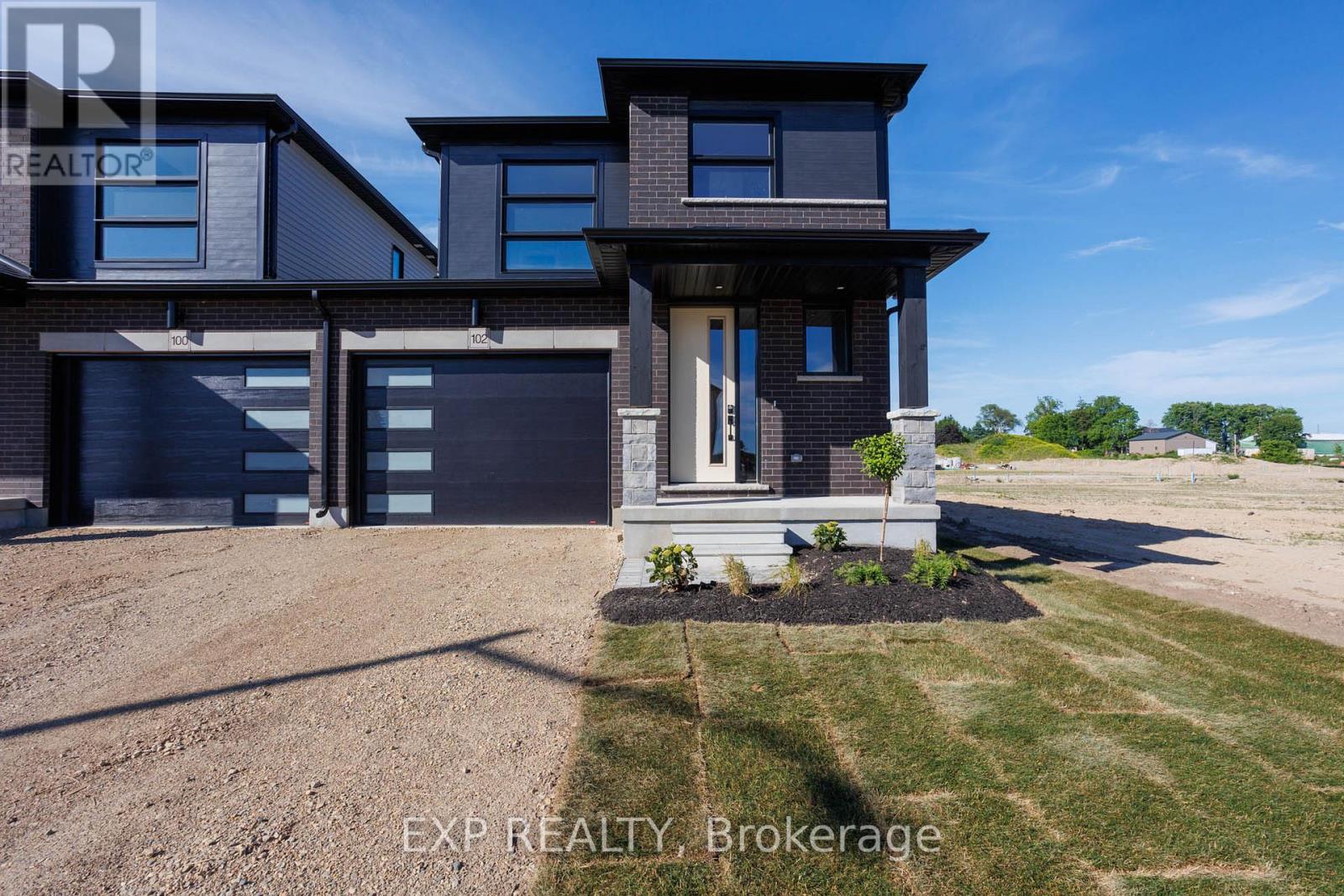 Semi-Detached/Link at 102 THACKERAY WAY, Minto