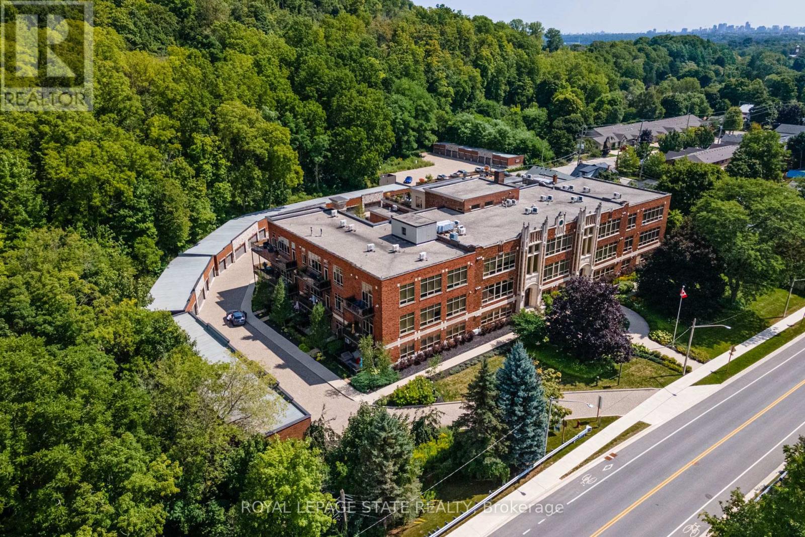 Apartment at 215 - 397 KING STREET W, Hamilton (Dundas)