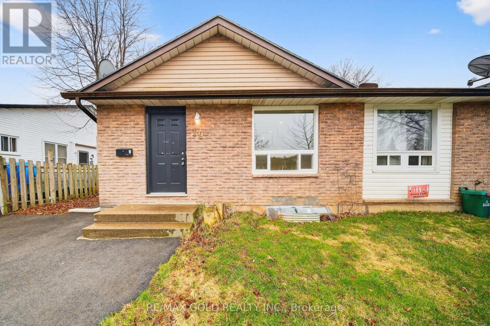 Semi-Detached/Link at 19 SULKY ROAD, Brantford