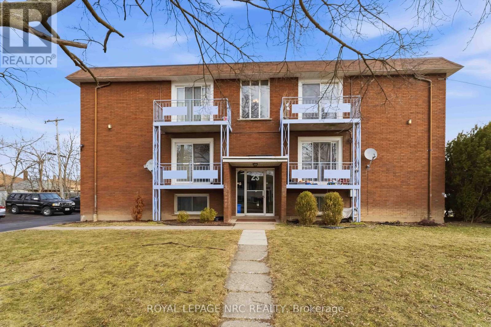 Multiplex at 23 SAINT ANDREWS AVENUE, Welland (Lincoln/Crowland)