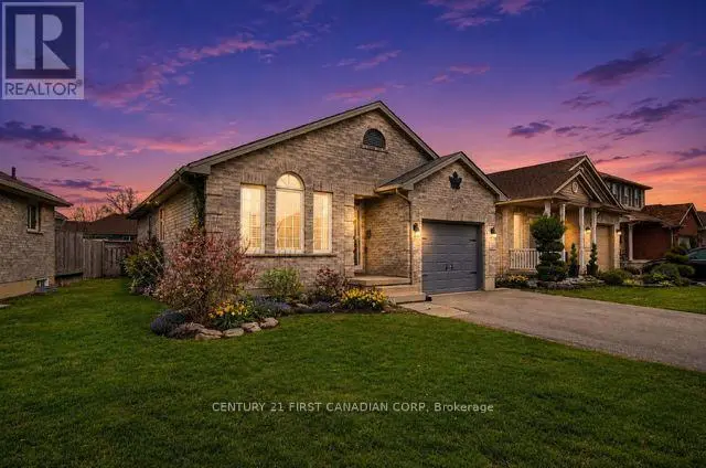 Detached at 17 COTTONWOOD DRIVE, St. Thomas