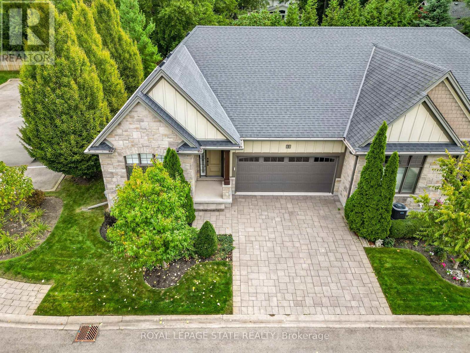 Townhouse at 1 CEDAR DRIVE, Niagara-on-the-Lake (St. Davids)