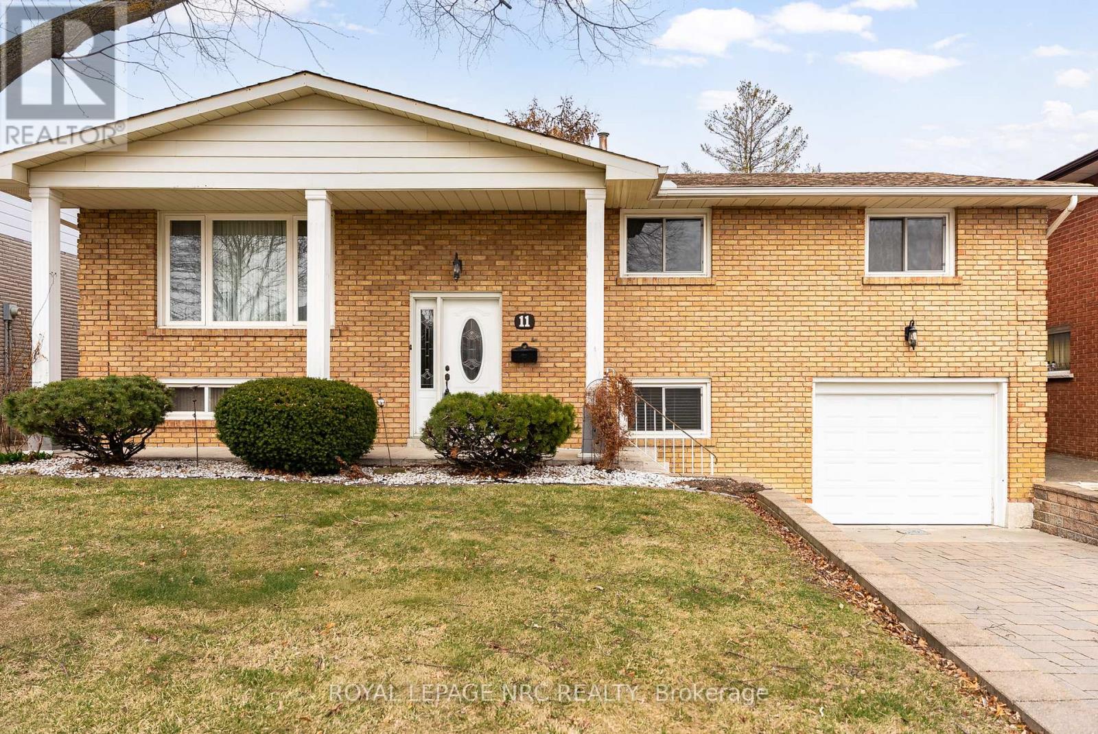 Detached at 11 PINARD STREET, Hamilton (Vincent)