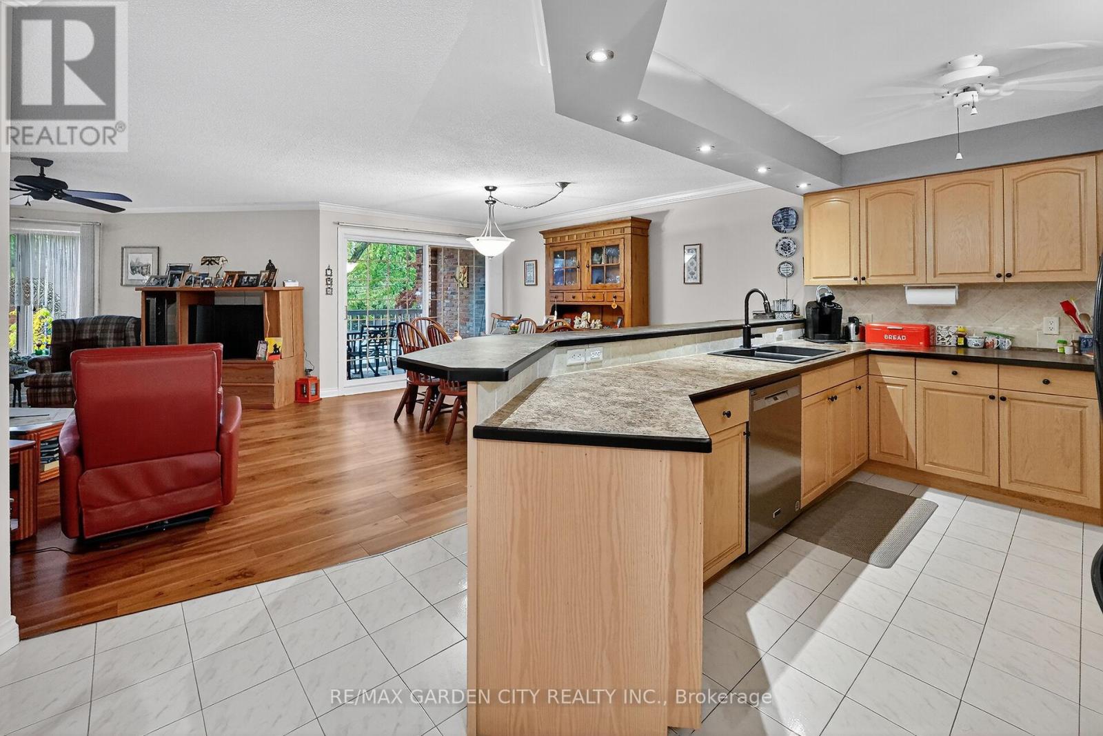 Apartment at 201 - 70 MAIN STREET, St. Catharines
