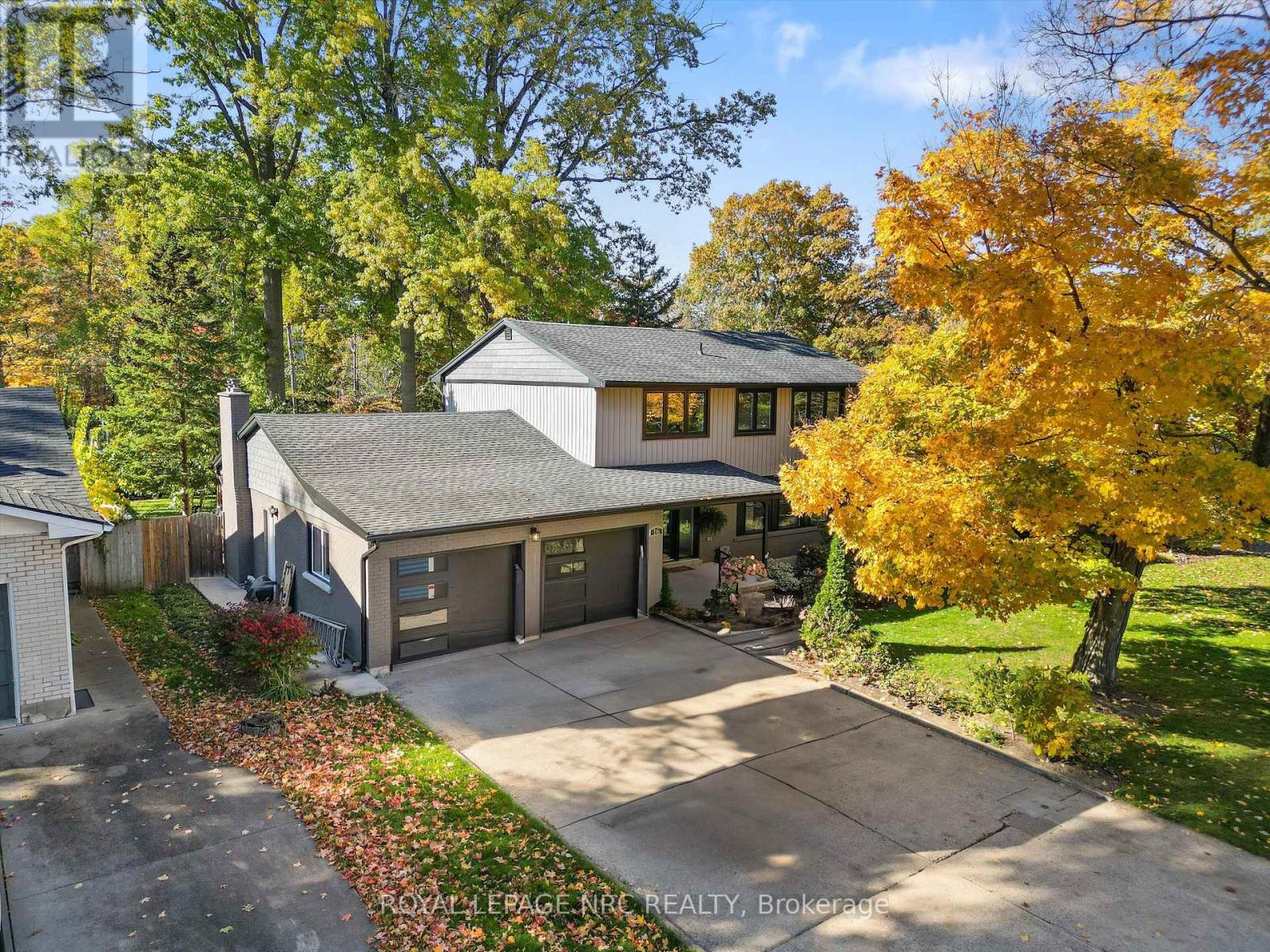 Detached at 16 BRIARFIELD CRESCENT, St. Catharines (Glendale/Glenridge)
