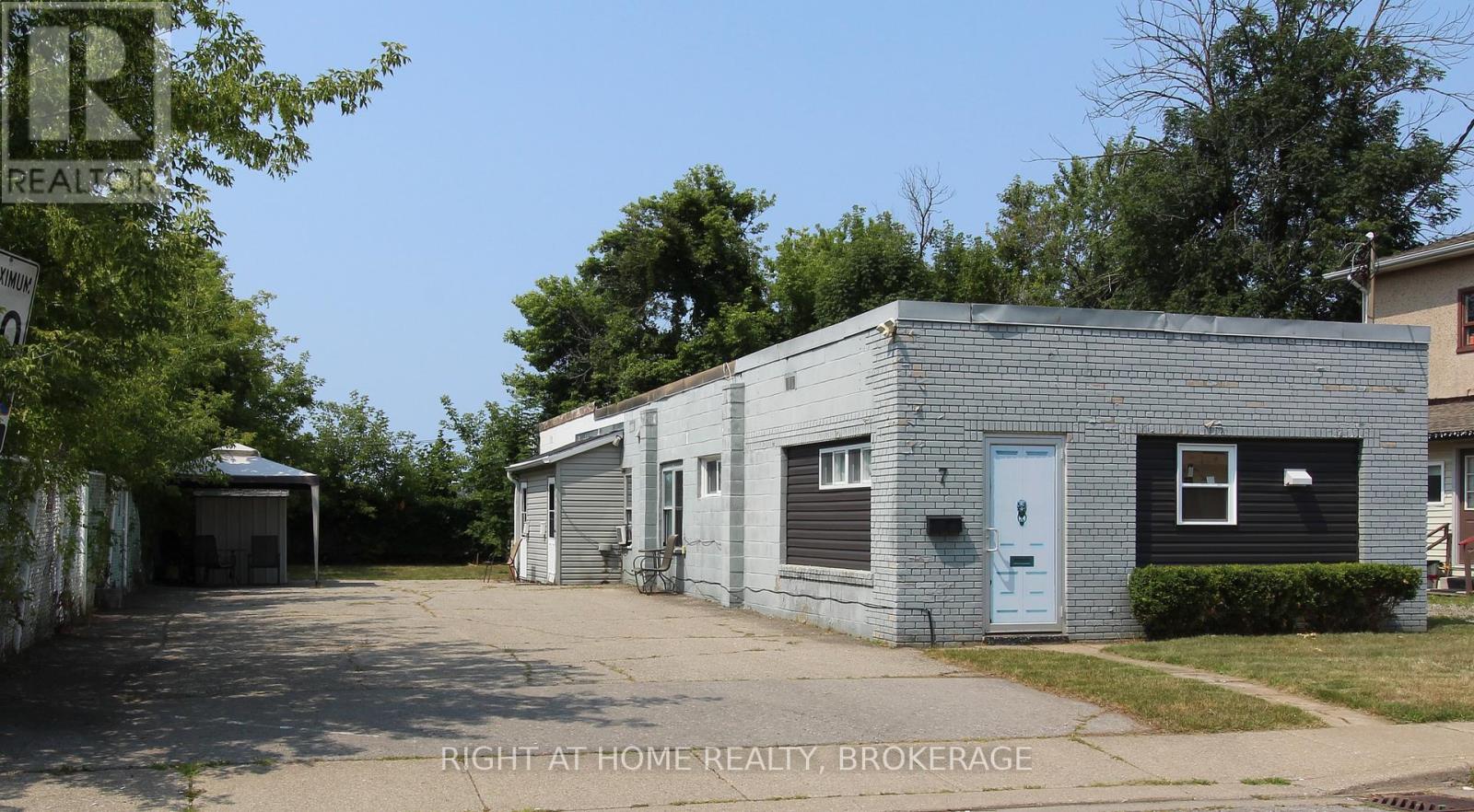 Multiplex at 7 BEECH STREET, St. Catharines (Downtown)