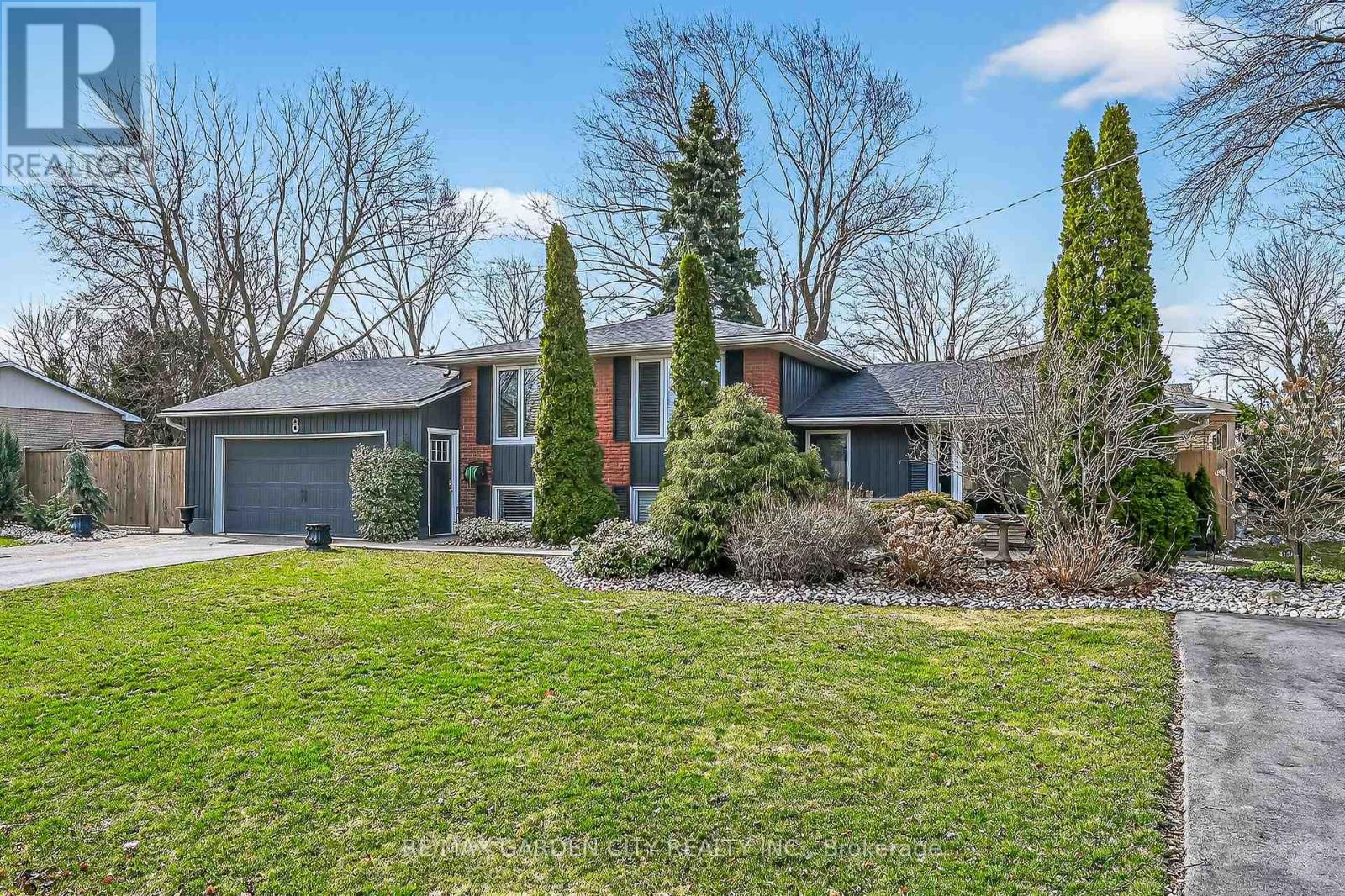 Detached at 8 BENDAMERE DRIVE, Grimsby (Grimsby East)