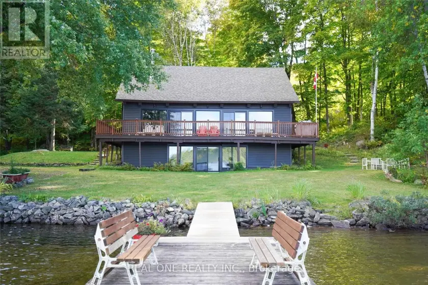 Detached at 1 MUSKOKA ESTATES ROAD, Muskoka Lakes