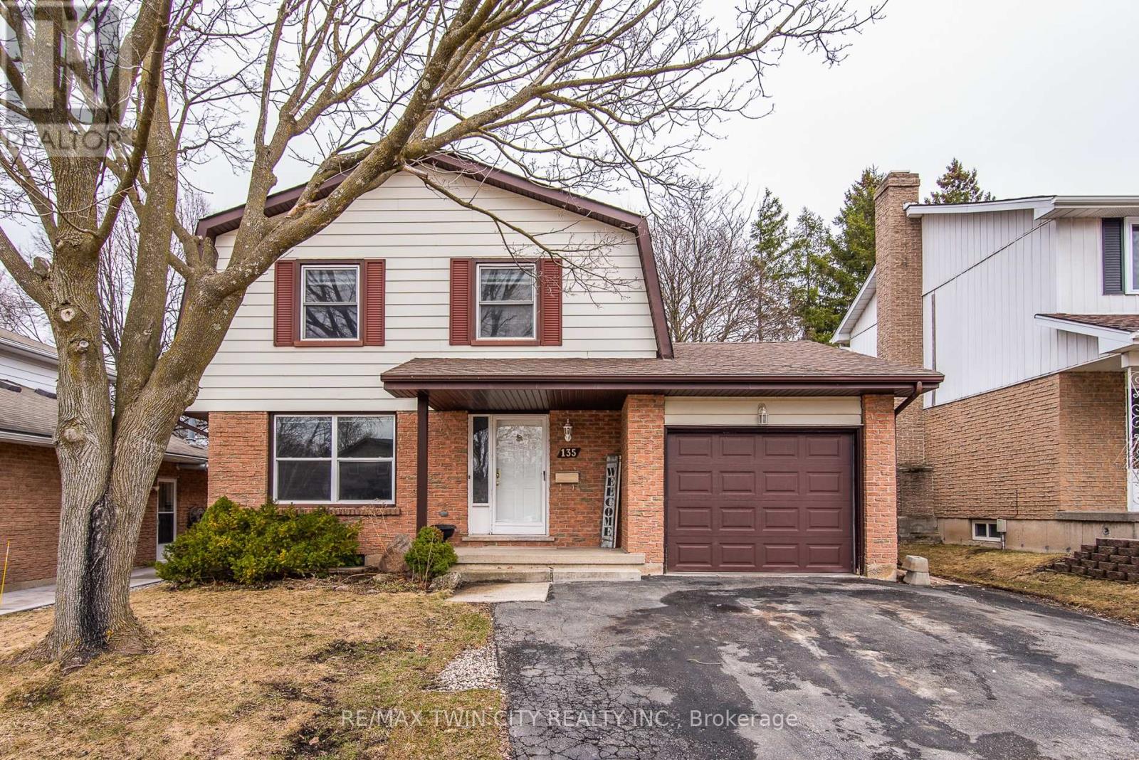 Detached at 135 VINTAGE CRESCENT, Kitchener