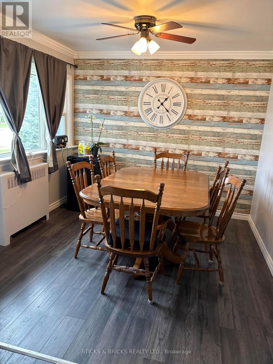 Detached at 6088 DORCHESTER ROAD, Niagara Falls