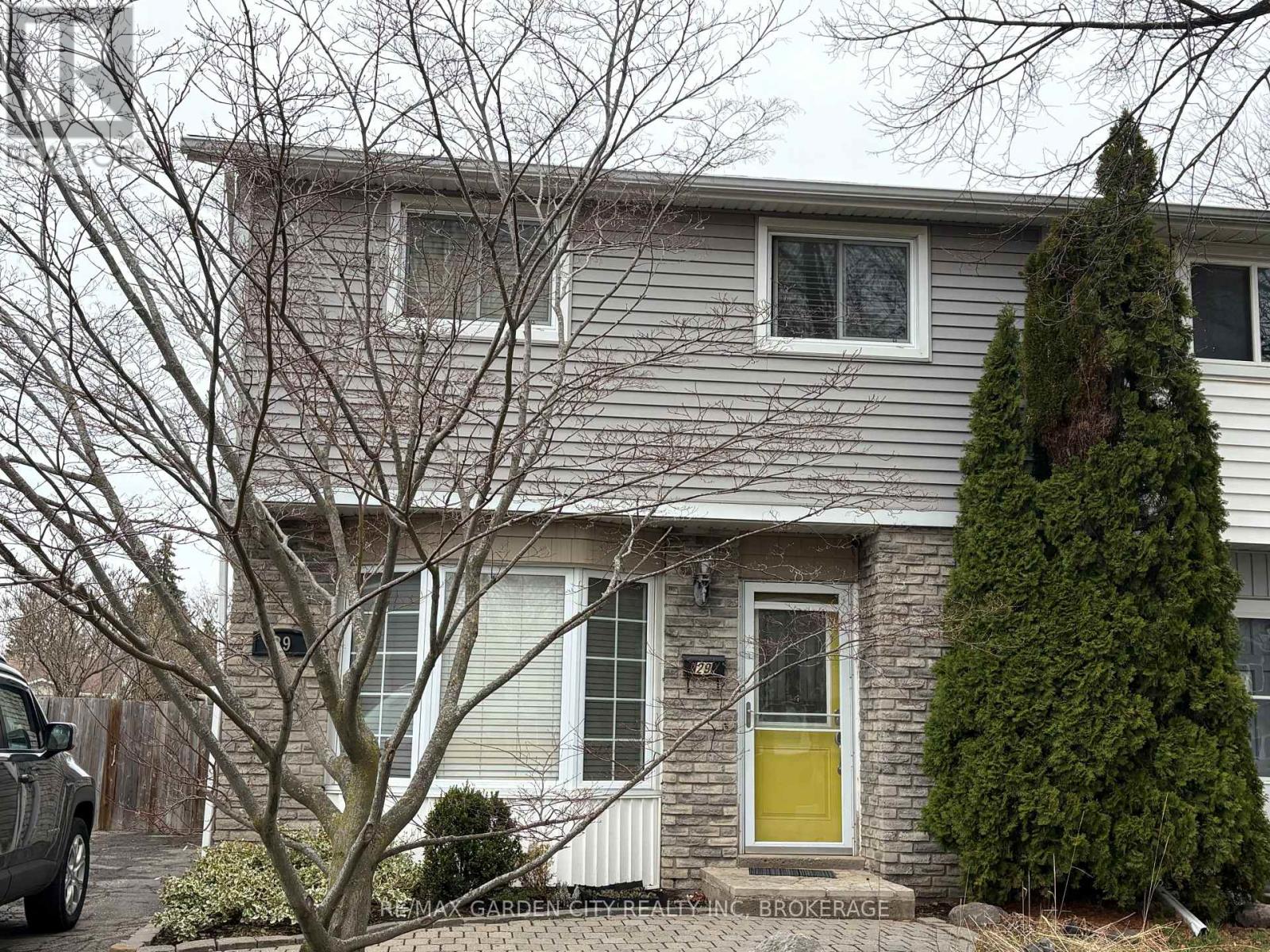Semi-Detached/Link at 29 ST. HILDA'S COURT, St. Catharines (Haig)