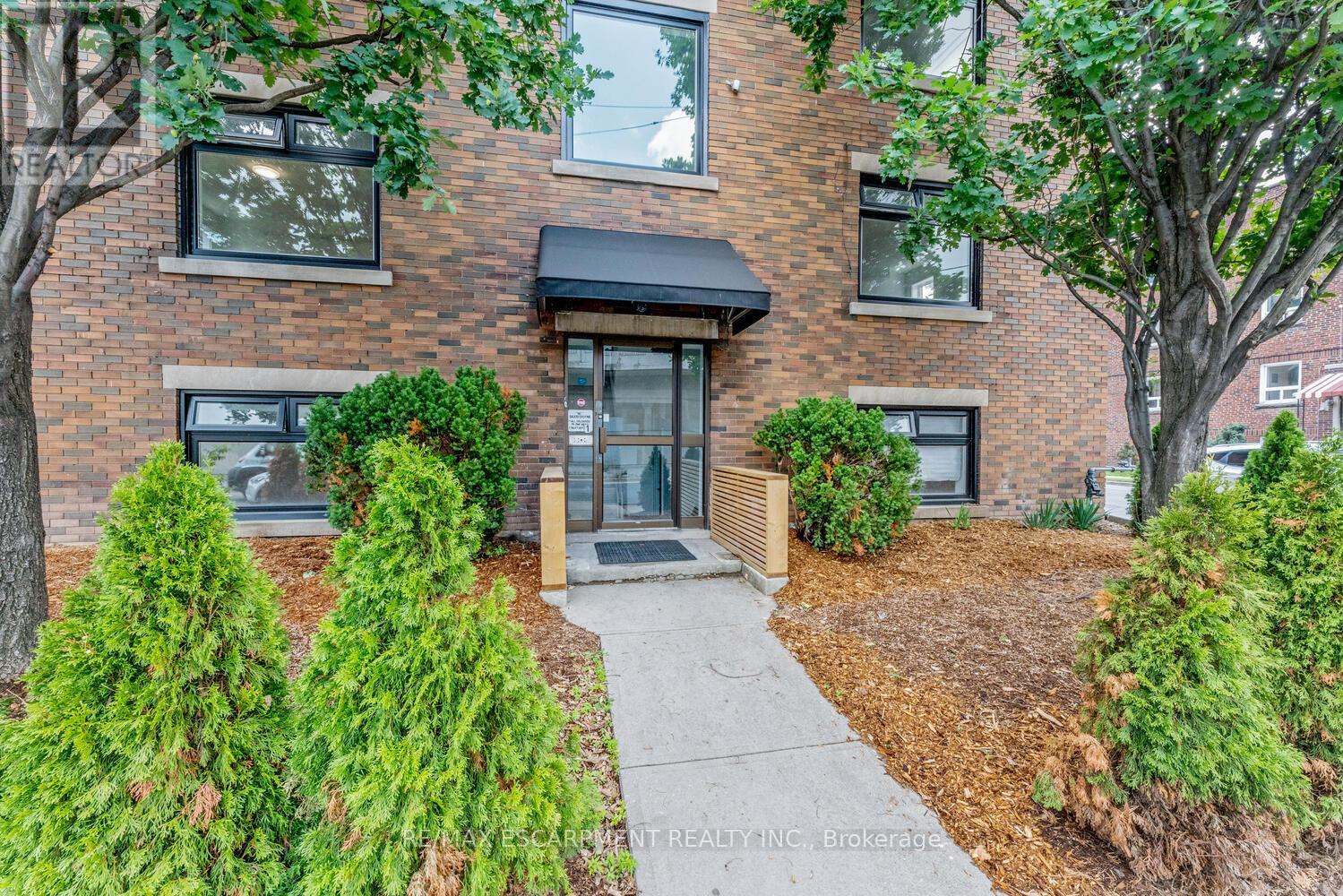 Multiplex at 8 - 127 VICTORIA AVENUE S, Hamilton (Stinson)