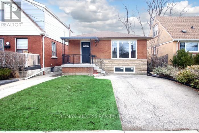 Detached at 33 SHADYSIDE AVENUE, Hamilton (Burkholme)