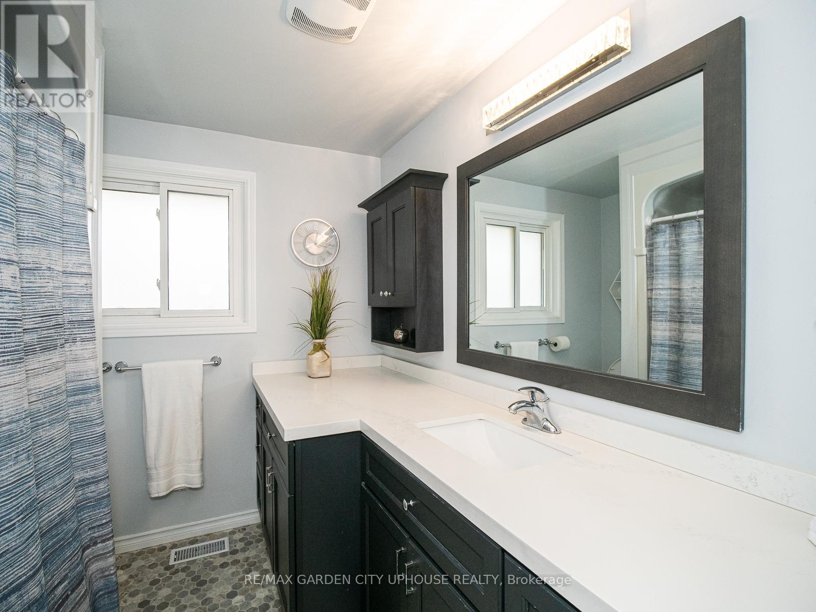 Detached at 46 STRATHCONA DRIVE, St. Catharines