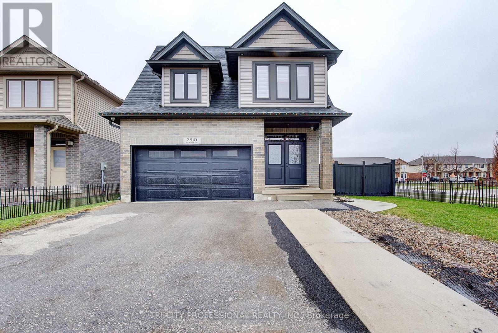 Detached at 2910 TURNER CRESCENT, London South (South U)