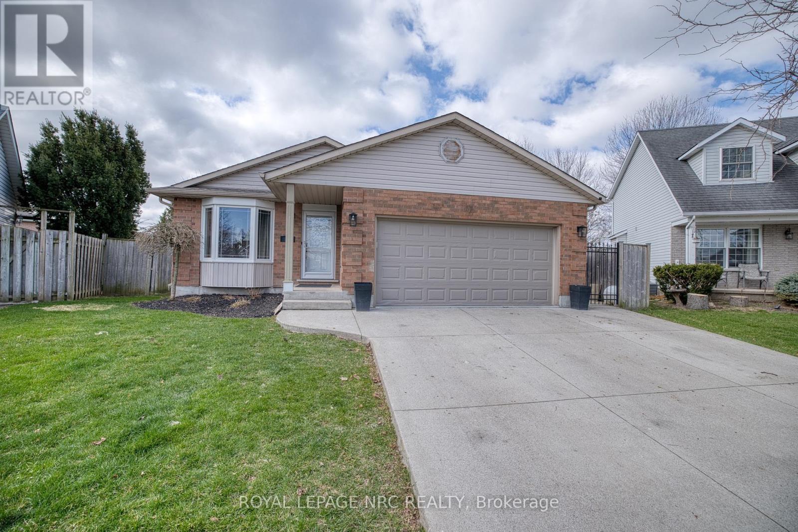 Detached at 16 LEONARD DRIVE, St. Catharines (Rykert/Vansickle)
