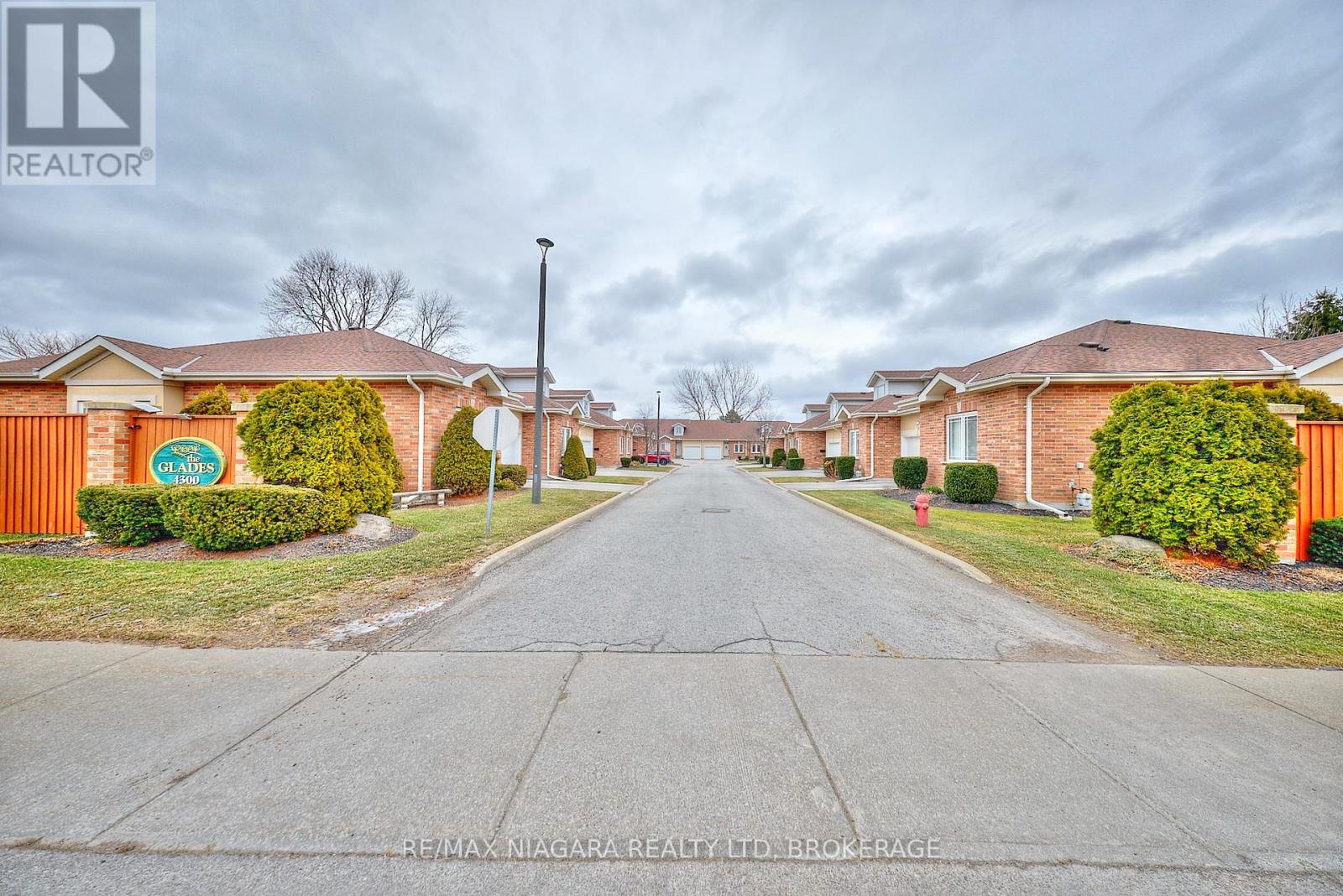 Townhouse at 10 - 4300 KALAR ROAD, Niagara Falls (Ascot)