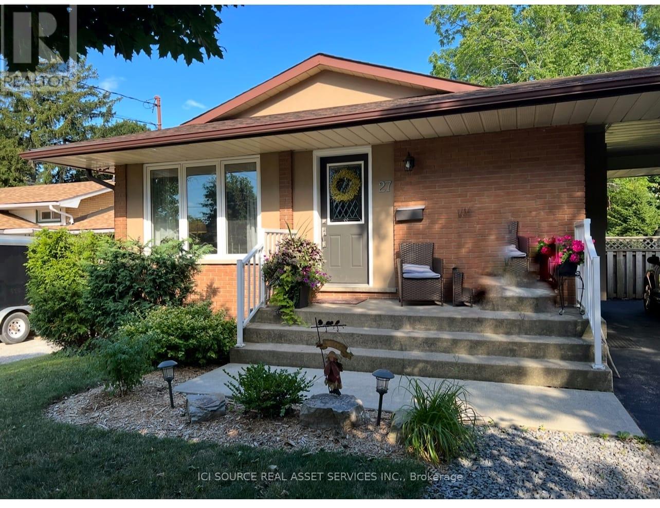Detached at UPPER - 27 BRENLYN COURT, Hamilton (Westcliffe)