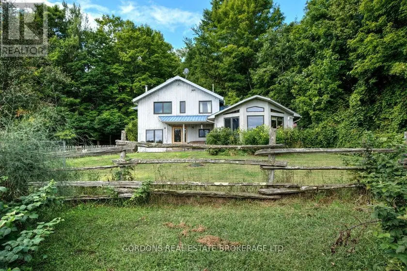 Detached at 1084 MOON ROAD, Frontenac