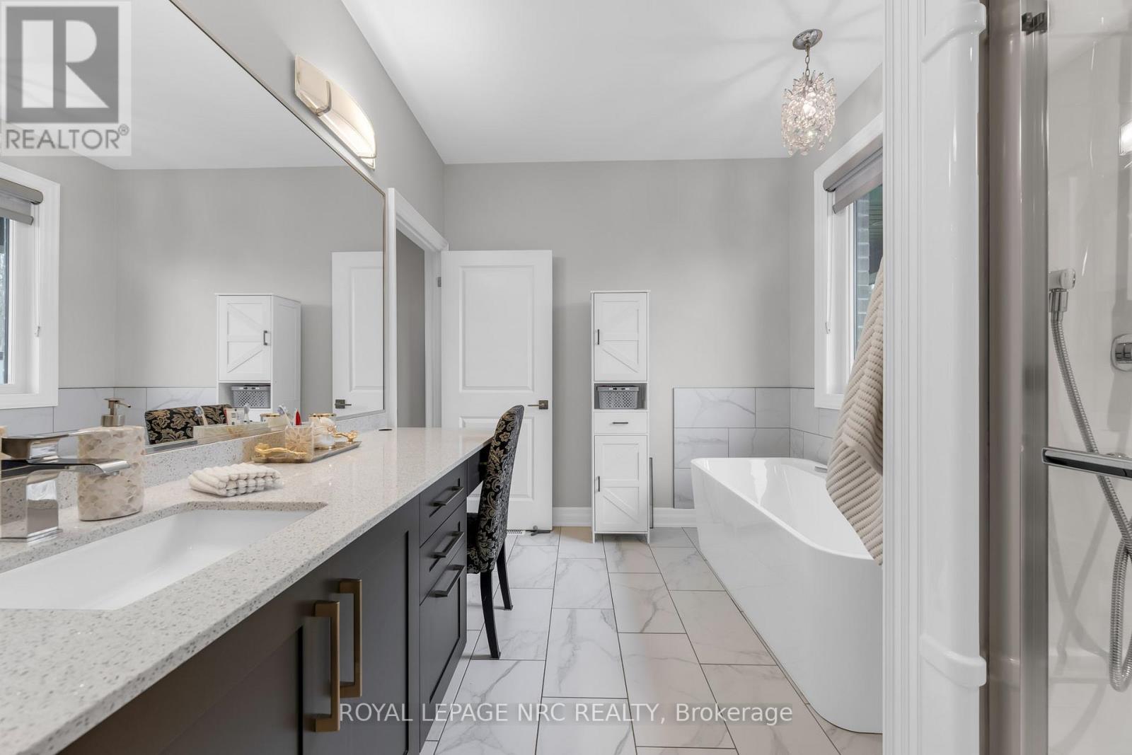 Detached at 2 MCFARLAND STREET, Thorold