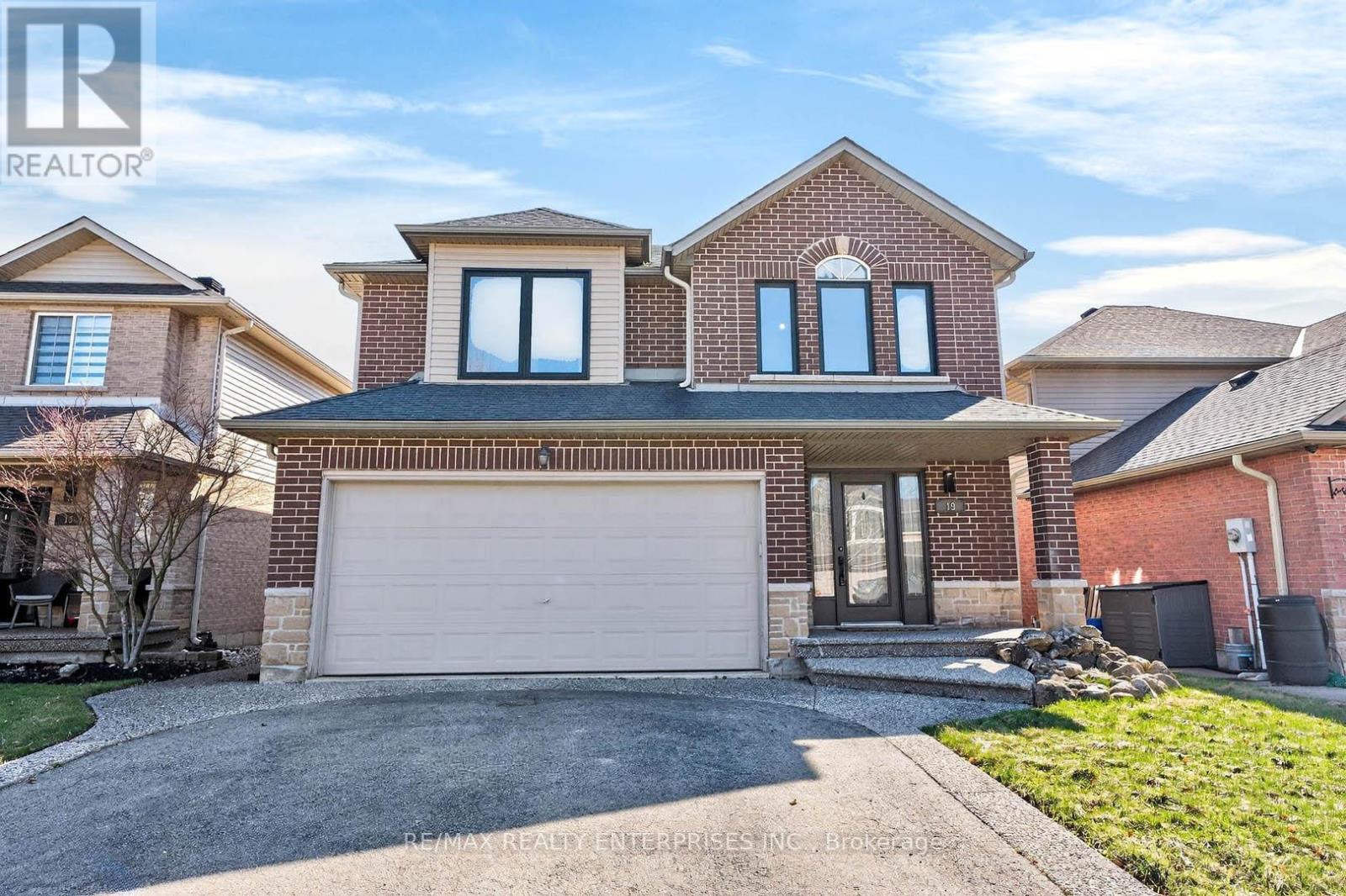 Detached at 19 MIDANBURY WAY, Hamilton (Mount Hope)