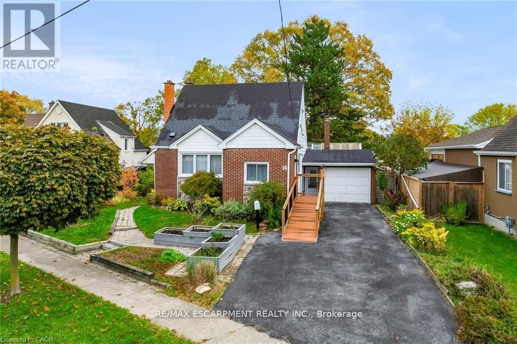 Detached at 18 FLANDERS AVENUE, St. Catharines (Carlton/Bunting)